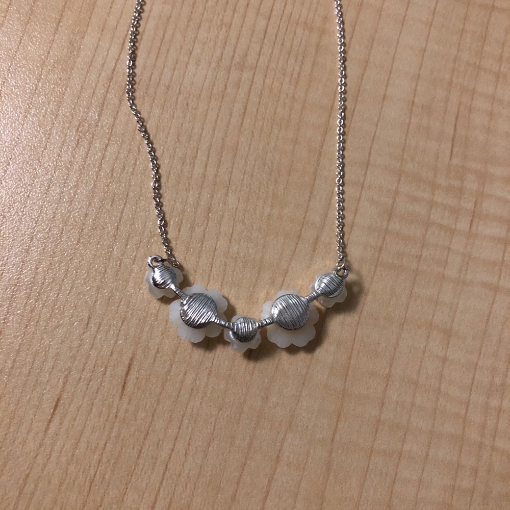 🩵 Free add-on || Rhinestone centers flower necklace - Picture 2 of 3